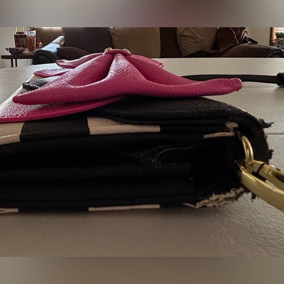 Betsey Johnson | Bow Nanza crossbody handbag - Picture 15 of 16